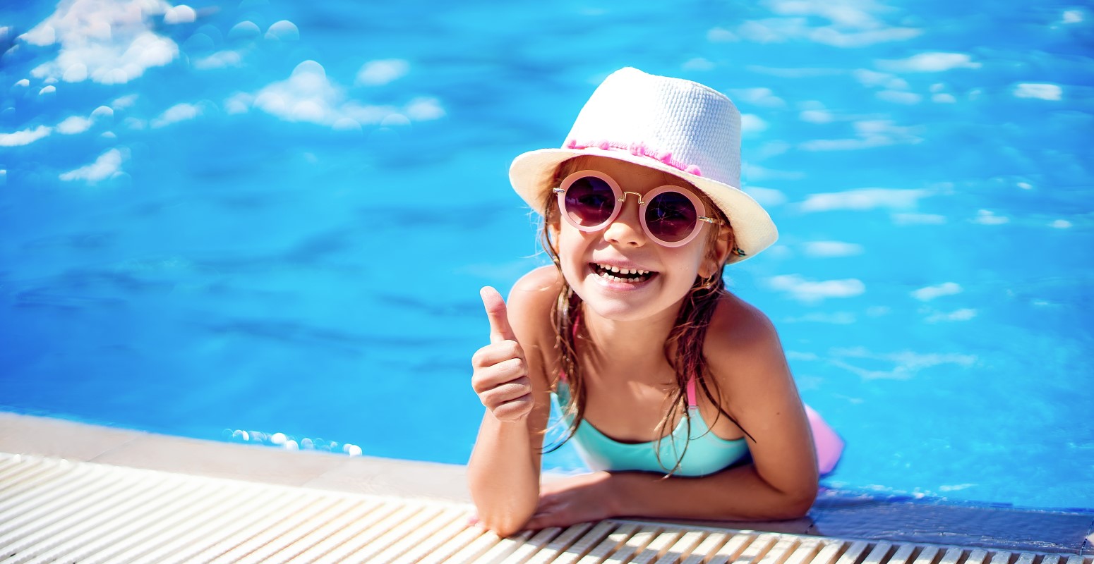 viajar solo con hijos verano es azul